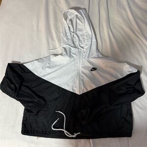 Nike Women’s windbreaker- size L